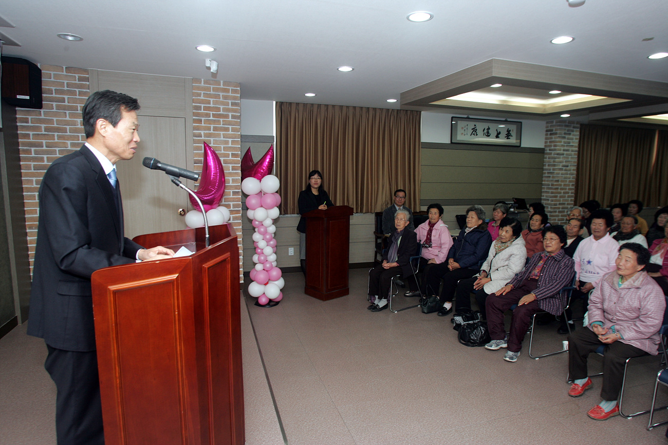 서천군 보건소는 지난 29일 보건소 2층 회의실에서 나소열 서천군수 및 관계자, 수료증 대상자 등 150여명이 참석한 가운데 백세건강아카데미 수료식을 가졌다1